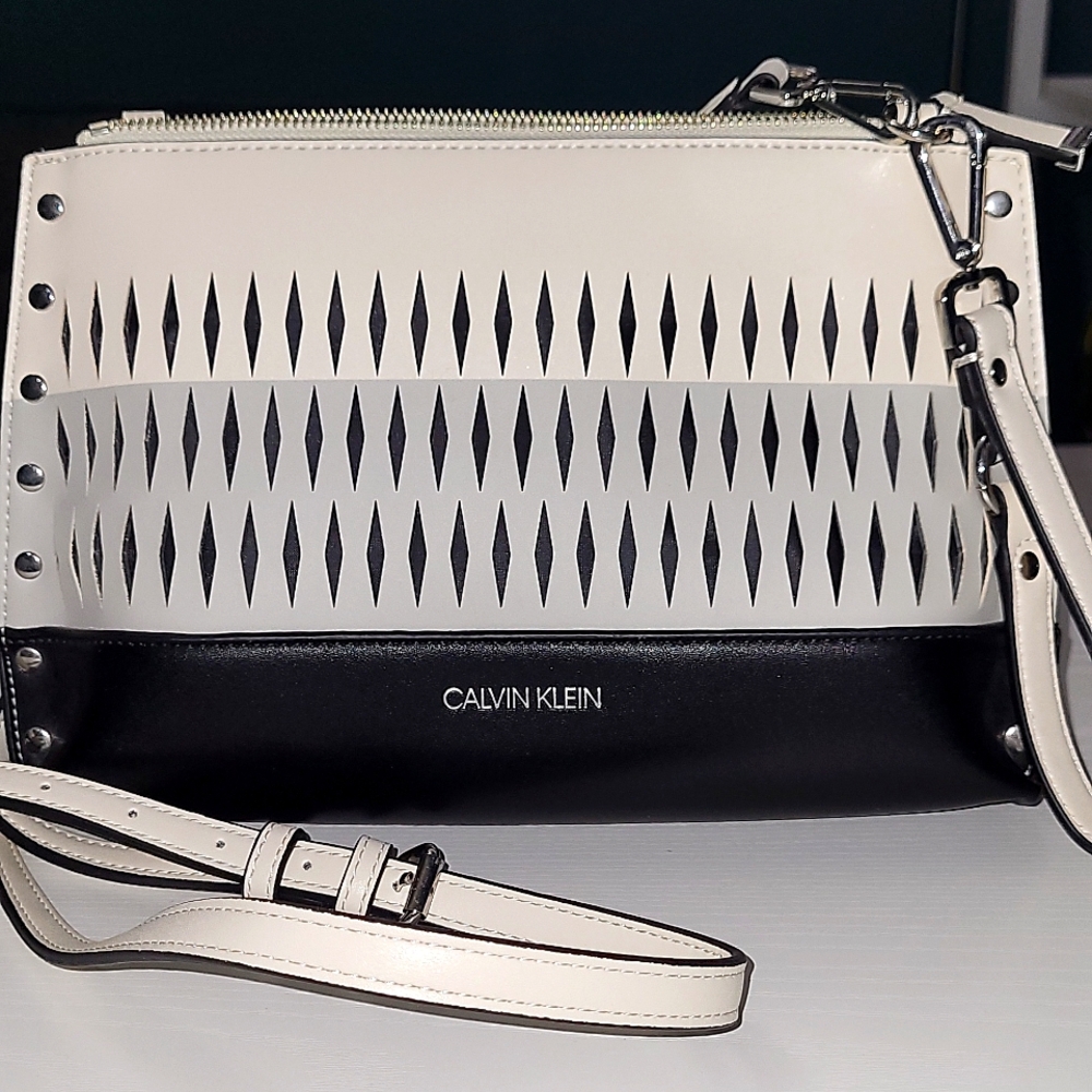 Calvin Klein Crossbody Leather Convertible Wristlet Purse Tote. New without tag